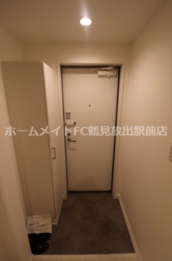 大阪市鶴見区茨田大宮４丁目のアパートの玄関