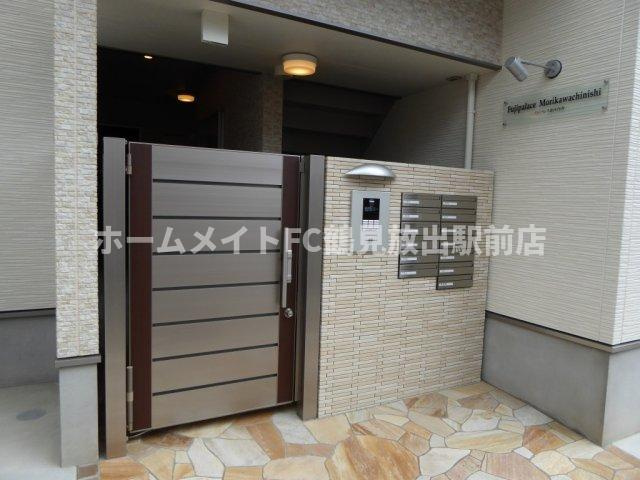 東大阪市森河内西１丁目のハイツのエントランス