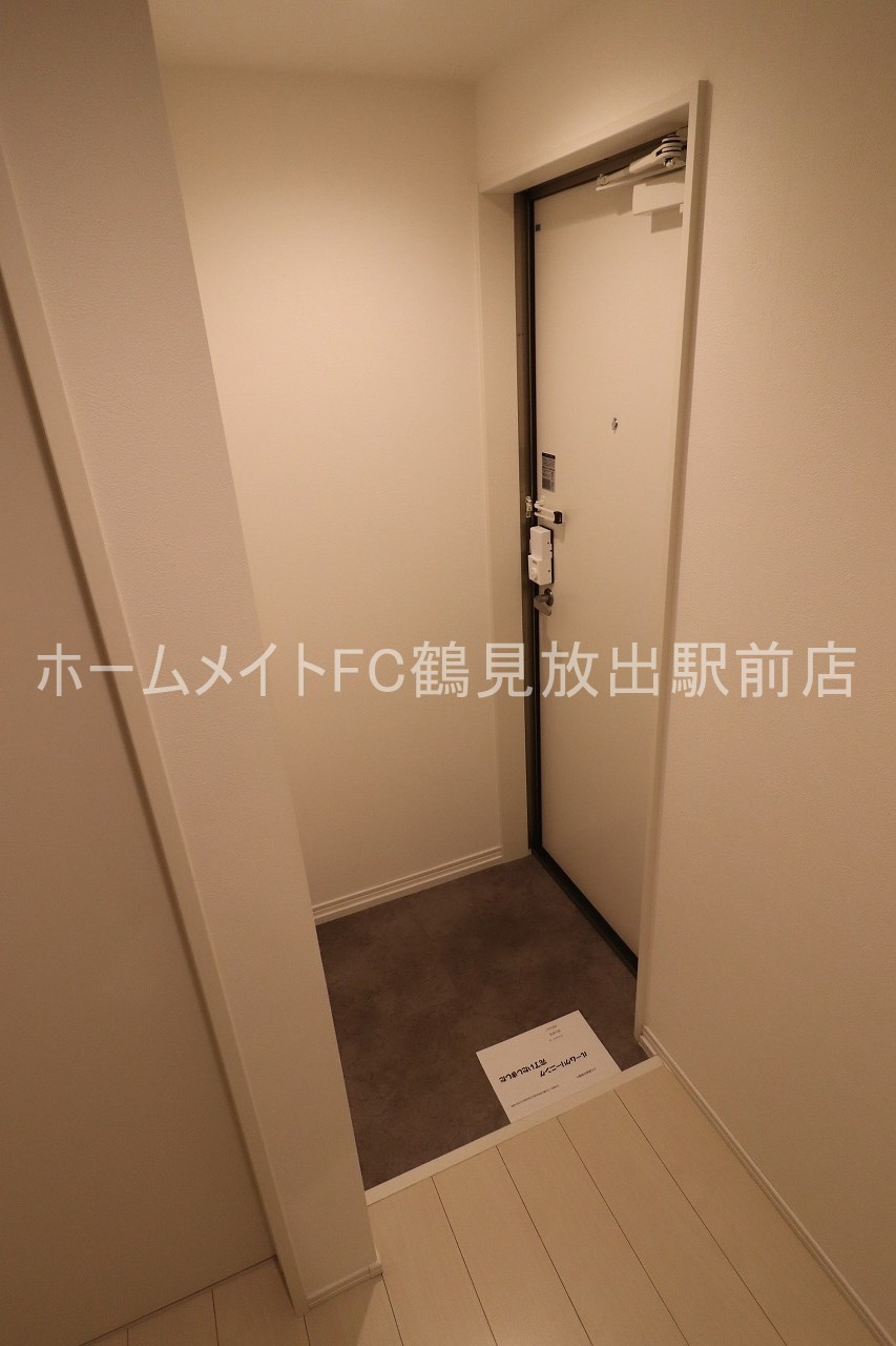 東大阪市稲田新町１丁目のアパートの玄関