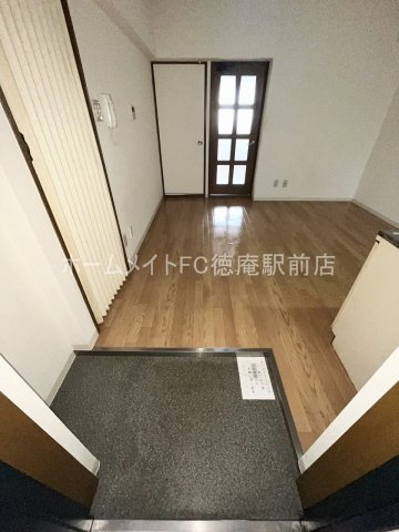 大阪市鶴見区今津中４丁目の賃貸マンションの玄関