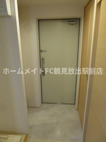 大阪市城東区永田４丁目の賃貸マンションの玄関