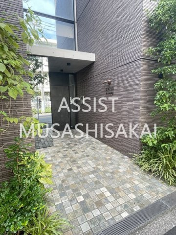 LAPis吉祥寺のエントランス