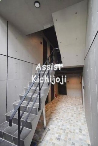 LAPis吉祥寺のエントランス