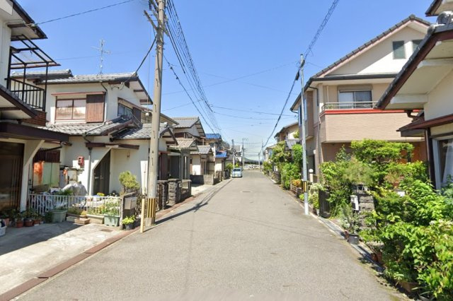 近江八幡市上田町　中古戸建の前面道路含む現地写真