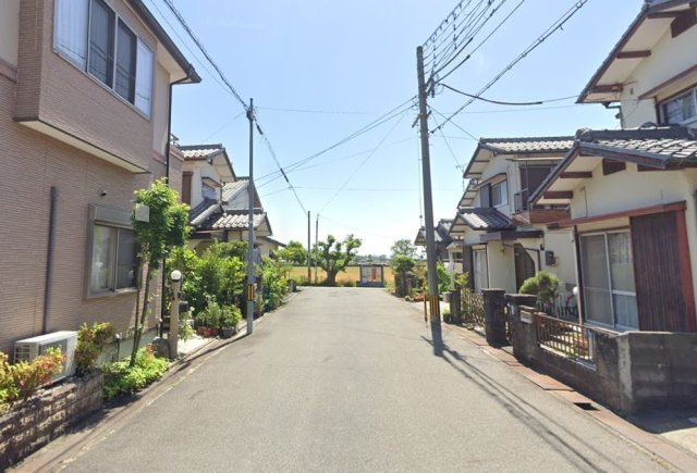 近江八幡市上田町　中古戸建の前面道路含む現地写真