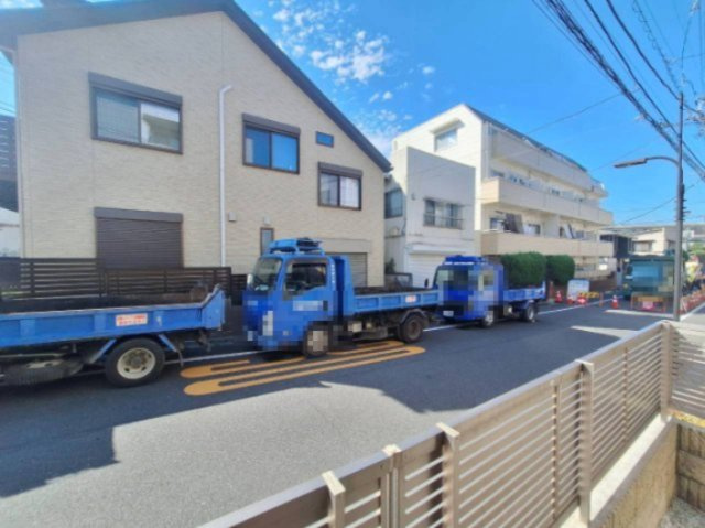 サンフラワーのその他|玄関側テラス