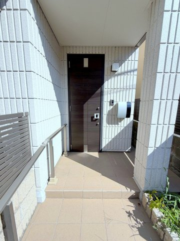 サンフラワーのエントランス|玄関鍵はディンプルキーのＷロックです