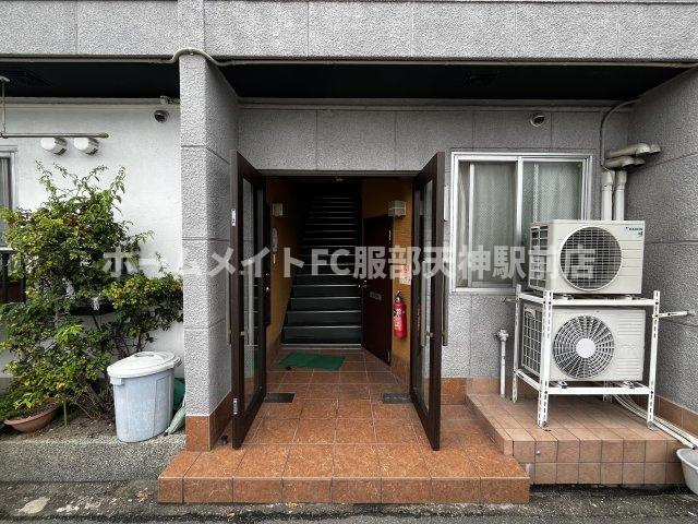 愛名マンションのエントランス