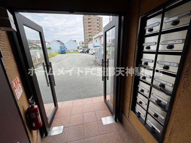 愛名マンションのエントランス