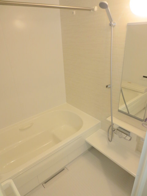 Ｍａｉｓｏｎ　Ｃｅｒｉｓｉｅｒ　メゾンスリジェの浴室|★１坪バス：ゆったりと寛げます★