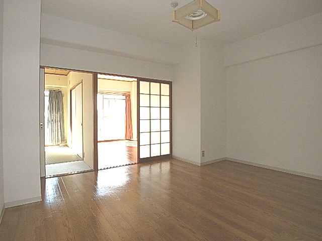 香里園シャンツェの洋室