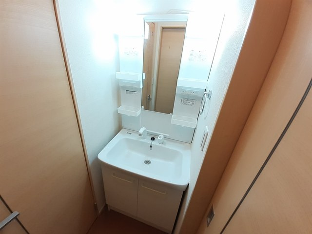 アイレジデンス　Ⅰ番館の独立洗面台|洗面所