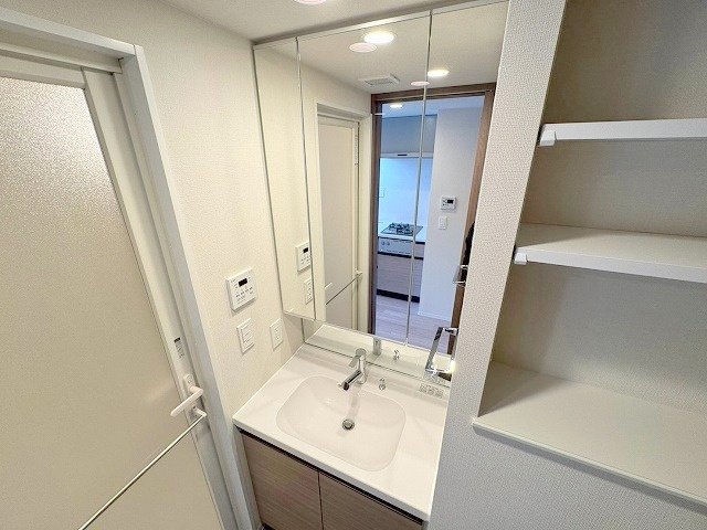 コンフォリア新大阪宮原Qの独立洗面台