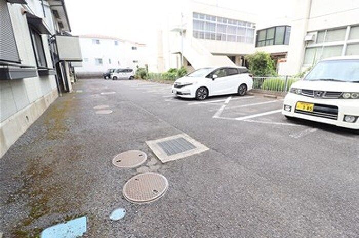 インペリアルヒルズの駐車場