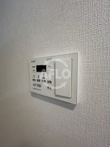 新大阪ファミール東館の洗面所|浴室乾燥機