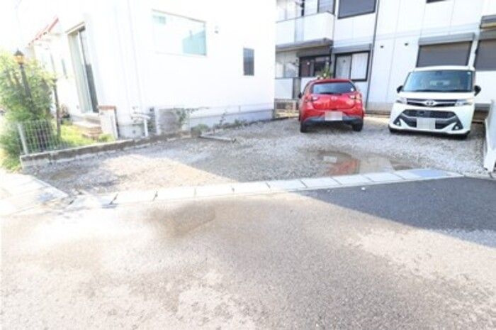 インペリアルヒルズ　Ⅱの駐車場
