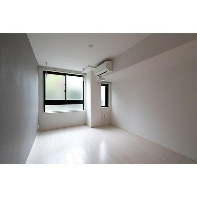 ウェルスクエアイズム三軒茶屋ＳＯＵＴＨの居間・リビング
