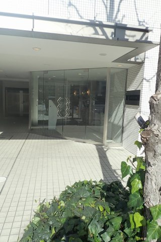 コンフォリア本駒込のエントランス
