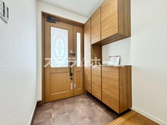 片山町4 中古戸建の玄関|ゆったりとした玄関です