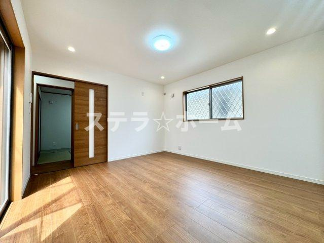 片山町4 中古戸建の洋室|明るい洋室です