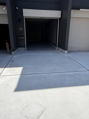 CARGO PIT.