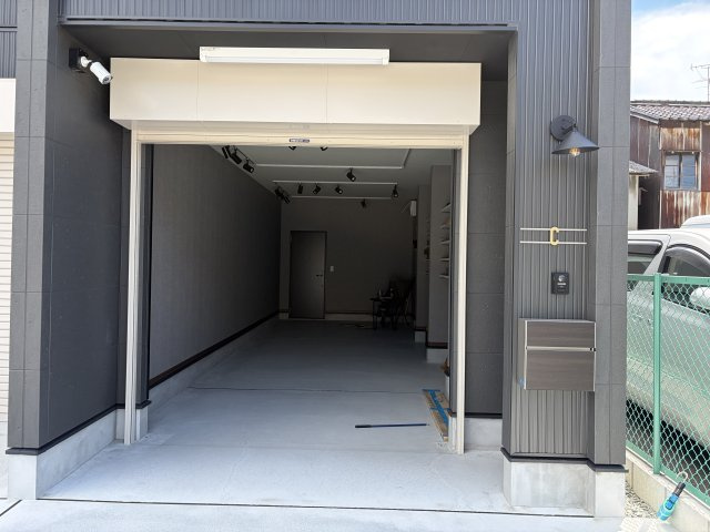 CARGO PIT.
