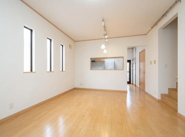 泉大津市板原町3丁目戸建の居間・リビング