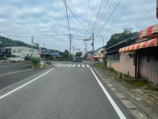 利根町大字横須賀　中古戸建の前面道路含む現地写真