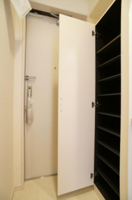 川口市並木２丁目の賃貸マンションの玄関