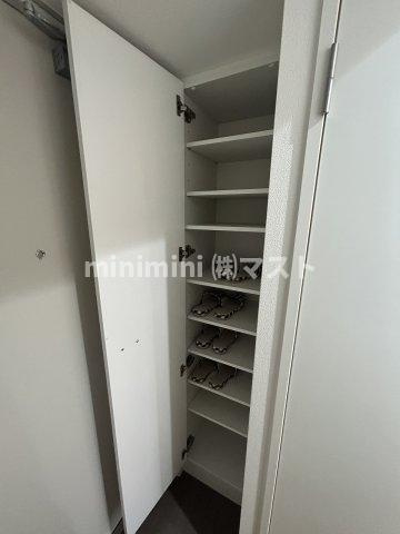大阪市西区本田４丁目の賃貸マンションの収納