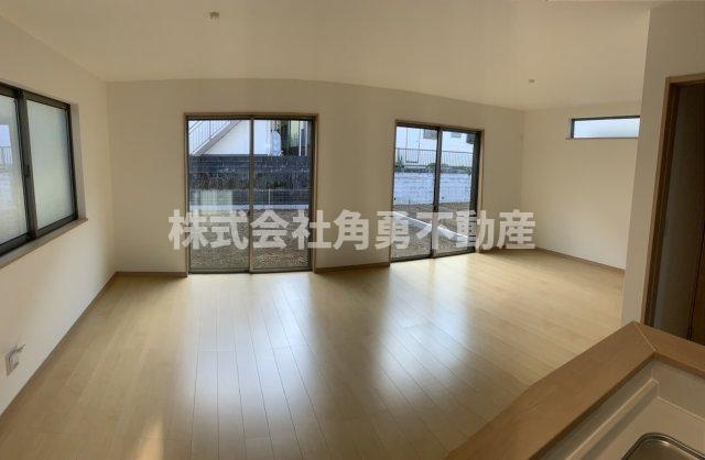 平塚市河内2丁目　新築一戸建て　B号棟の内観：施工例|《施工例》リビング