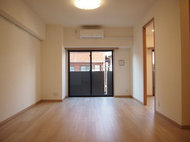 ルーブル王子本町の居間・リビング