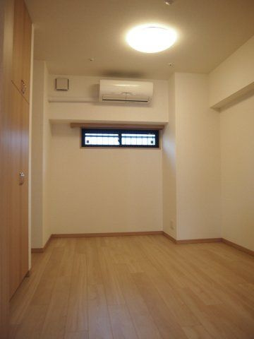 ルーブル王子本町の洋室