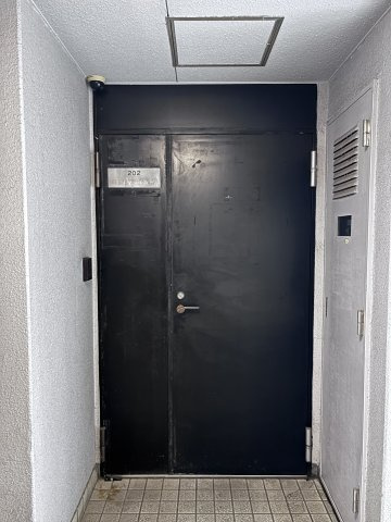 大阪市中央区南久宝寺町１丁目の店舗事務所の玄関