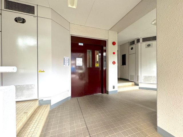 朝日センチュリーみずほ台Ａ棟のその他共用部分|エレベーター
重いお荷物をお持ちの際や、小さなお子様連れの移動の際にも安心なエレベーター付きです。日々の暮らしの中での上下階への移動の負担をしっかりと軽減してくれます。