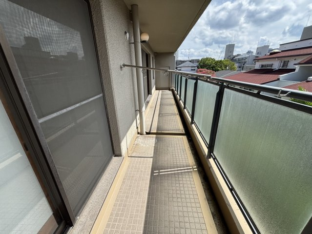 ファミーユ住吉牛神前北棟のバルコニー