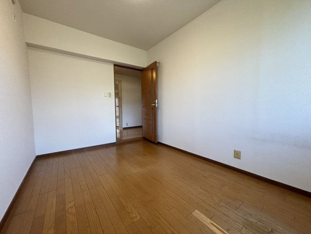 ファミーユ住吉牛神前北棟の洋室