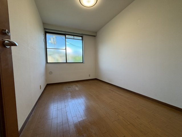 ファミーユ住吉牛神前北棟の洋室