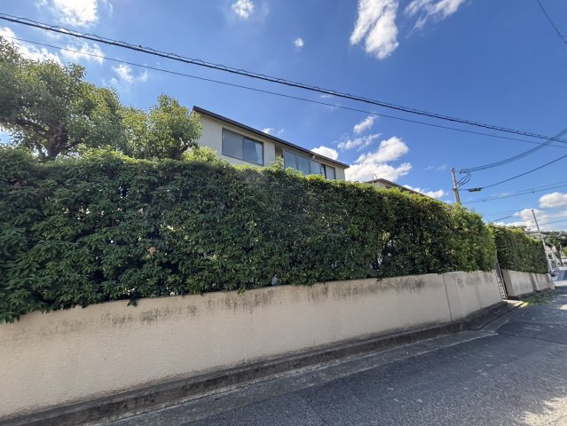ファミーユ住吉牛神前北棟の外観