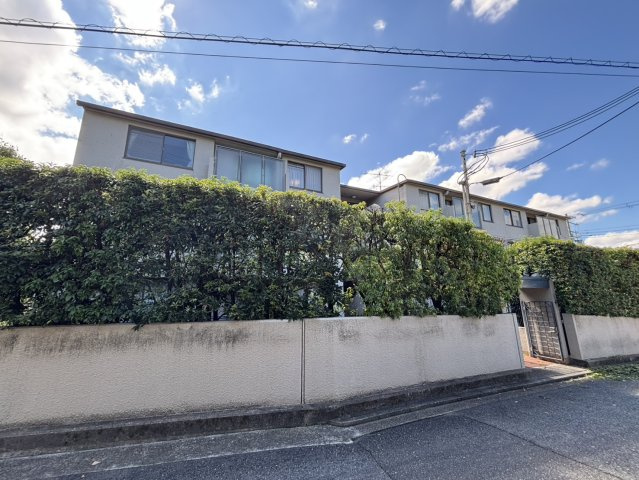 ファミーユ住吉牛神前北棟の外観