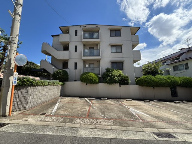 ファミーユ住吉牛神前北棟の外観