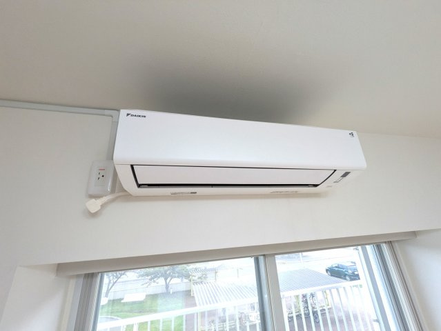 【設備】居室に設置されたダイキン製エアコン。