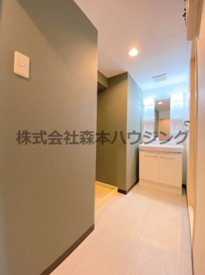 【洗面所】 | 　グランデージハヤミ | 忙しい朝には欠かせない洗面所です