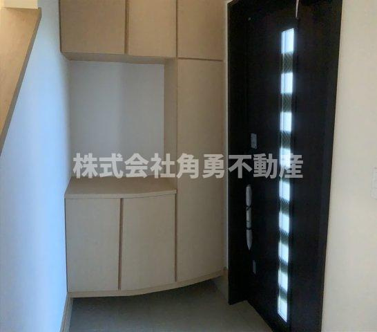 平塚市河内2丁目　新築一戸建て　D号棟の内観：施工例|《施工例》玄関内