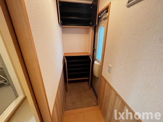 レシェンテ茨木の玄関|収納もある玄関です