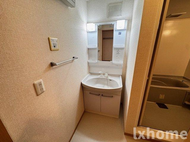 レシェンテ茨木の洗面所|広い洗面スペース