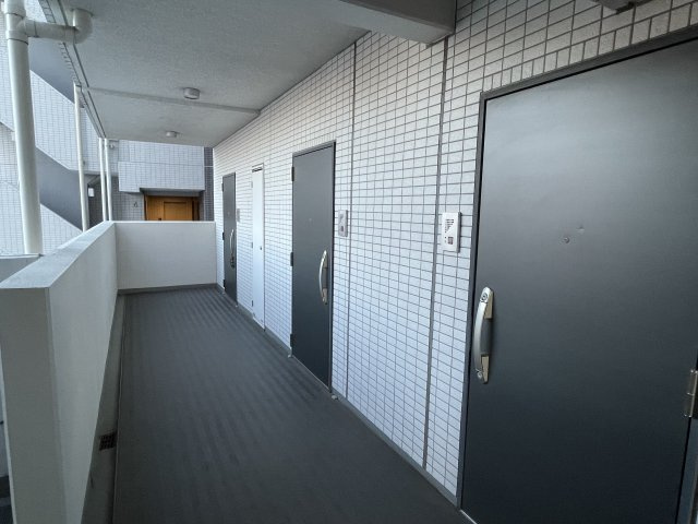 府中市八幡町３丁目の賃貸マンションのロビー