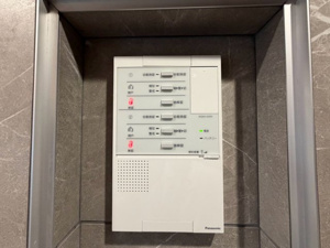 【発電・温水設備】 | 2026年9月18日撮影
安全性を第一に考えた最新型の分電盤設備！万が一の不具合や電力使用にもしっかり対応できる信頼の設計で、ご家族の安心で快適な暮らしを支えます！