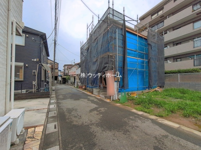 越谷市赤山町23期　新築一戸建て　2号棟の前面道路含む現地写真