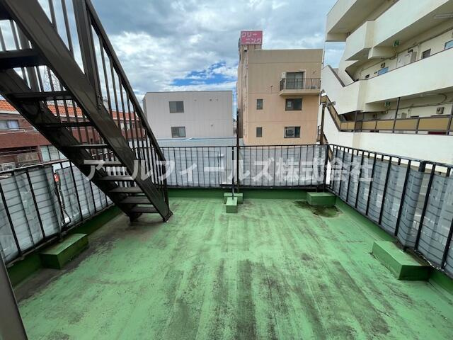 中村ビルのバルコニー